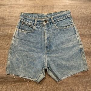 Rio ultra High waisted cut off  Vintage denim mom Jean shorts  size 28”
